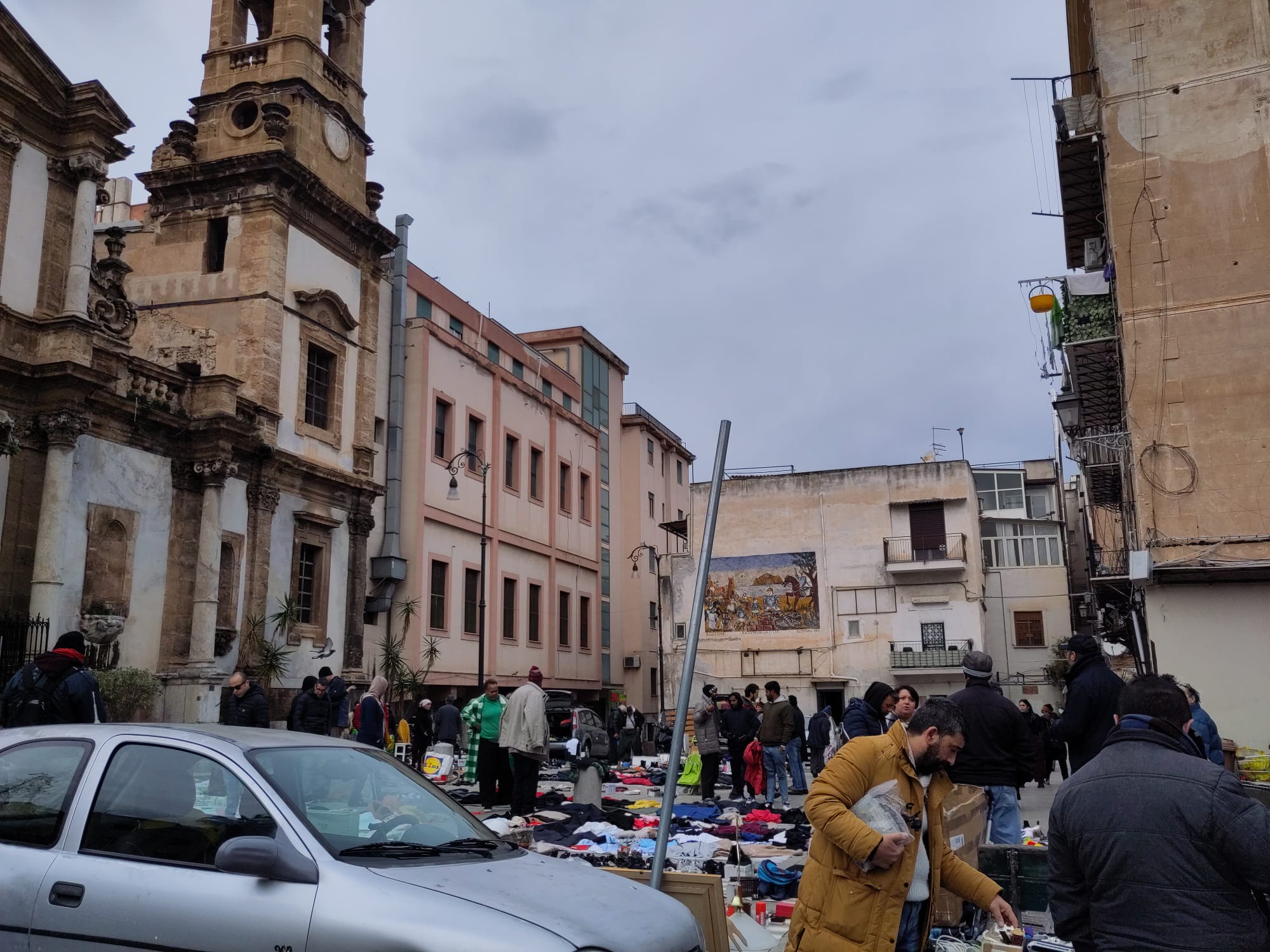 Palermo, la riqualificazione di San Saverio rischia di cancellare il lavoro dei venditori di usato